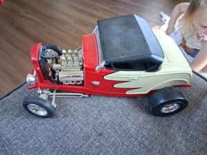 Hot Wheels 1932 Ford Hot Rod di Mattel scala 1/18 "Deuce's Wild" - Foto 1 di 8