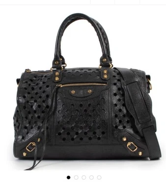 Bolso urbano balenciaga cuero perforado negro excelente calidad Foto 1 de 4