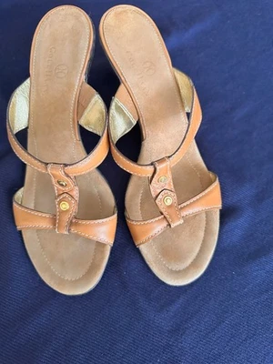 Sandalias Cole Haans - Marrón Tostado Talla 8.5 $24.99 - Usadas Foto 1 de 3