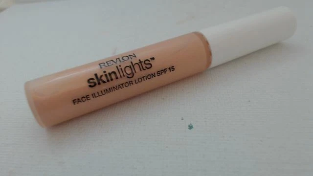 Revlon SkinLights Face Illuminator Lotion SPF 15 - 01 Natural Light- .19 oz-Rare - Image 1 of 1