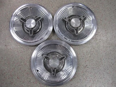 Tres (3) tapacubos giratorios Pontiac Tempest GTO 1965 14" OEM tapacubos Foto 1 de 4