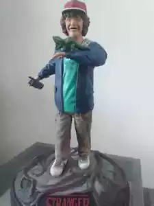 stranger things dustin personaggio stampato in 3d 12 pollici - Foto 1 di 5