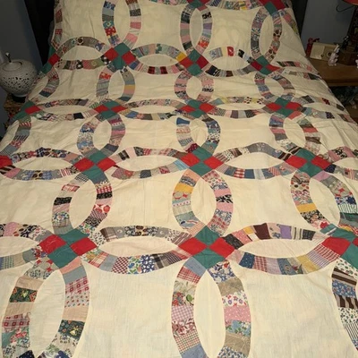 Beautiful vintage feed sack double wedding ring quilt top 70x84 - Image 1 of 4