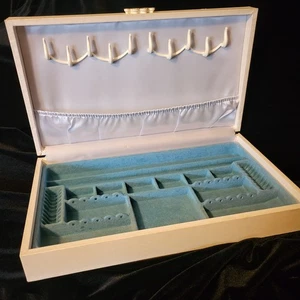 Vintage Mele Schmuckkästchen creme mit Goldrand & blauem Samt innen gebraucht wie besehen - Bild 1 von 10