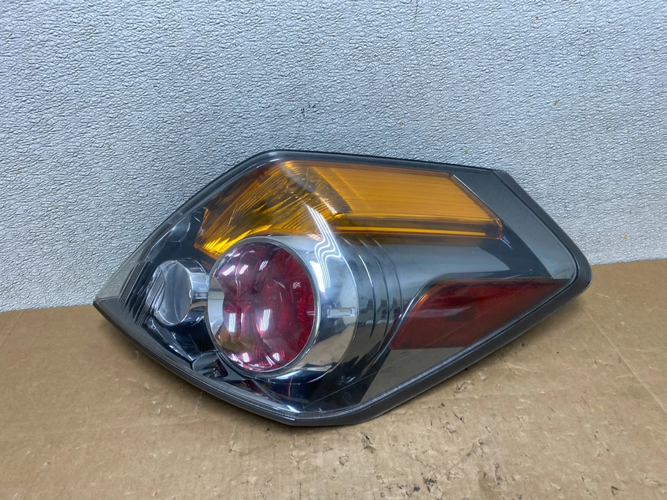 Luz trasera lateral derecha Nissan Altima 2007 a 2012 pasajero OEM V5510 DW Foto 1 de 4