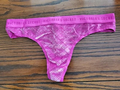 НОВЫЙ С ЯРЛЫКАМИ VICTORIA'S SECRET РОЗОВЫЙ ПОЛИ / ELAS СТРИНГИ ТРУСИКИ ВЕЛЮР БЛЕСК 11138885 L - Изображение 1 из 2