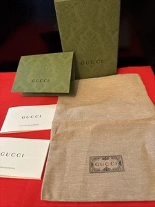 Auténtica caja de regalo Gucci pequeña verde con bolsa de joyería 6”x 4/12” - Imagen 1 de 5