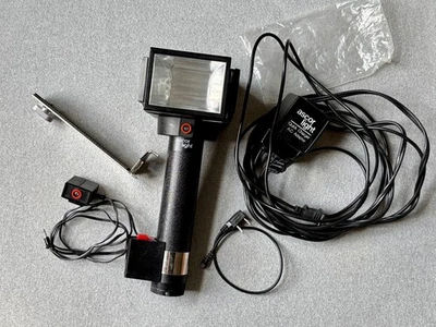 Ascor Light Auto 1600 II Camera Flash Unit, Bracket, Sync cord & Remote - image 1 of 4