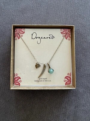 Collar de cadena Dogeared Lucky Elephant sumergido en oro con cuerno de cuentas de gema verde en caja Foto 1 de 4