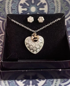 AVON bee honey comb heart pendant Necklace Stud Earring gift set silver tone CZ - Picture 1 of 3