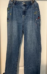 Forever 21 Damen bestickte Schlagjeans Größe 1x in einwandfreiem Zustand - Bild 1 von 5