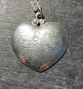 Kirk Stieff Pewter Flower Engraved Heart Pendant Necklace - Picture 1 of 6