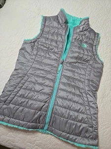 GILET The North Face Mossbud Swirl reversibile con zip ragazza 14/16 grigio teal puffer - Foto 1 di 7