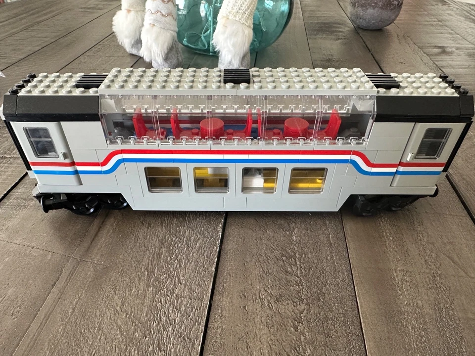 LEGO Trains: Railroad Club Car (10002) Metroliner Look. Foto 1 de 4