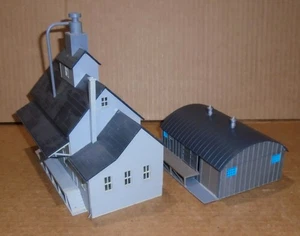 : HO Train Layout Buildings .. "Large Mill & Storage Type Structure" - Picture 1 of 13