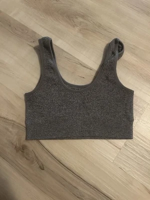 MUJER GRIS AERIE CROP TOP CAMISETA SIN MANGAS SUJETADOR DEPORTIVO SUPER SUAVE TALLA S PEQUEÑO Foto 1 de 3