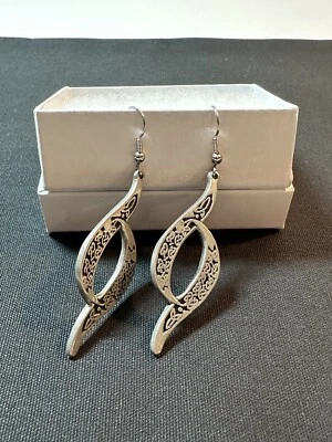 St Justin Pewter花卉耳环 — 第 1/4 张图片