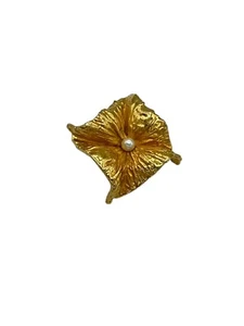 Classic Vintage NAPIER Brooch Gold Ruffled Square Faux Pearl Pin - Picture 1 of 4