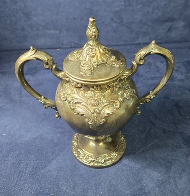 Azúcarero Lunt Eloquence plateado A101 con tapa ornamentado con patas florales 6" Foto 1 de 4