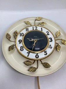 Reloj de Pared Eléctrico United Funcionando Vintage #45 Tono Dorado Hojas de Metal Disco Marfil - Imagen 1 de 21