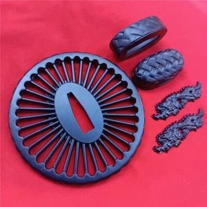 Parte eccellente Tsuba Kashira Fuchi Menuki Guardia per Giappone Samurai Katana Spada - Foto 1 di 10