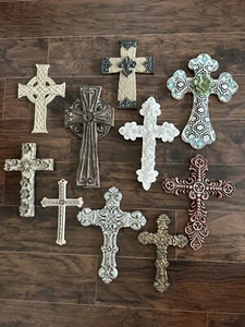 Lote de 10 Cruz Crucifijo Cruz de Pared de Metal y Madera de Resina Fundida Colección Cristo - Imagen 1 de 12