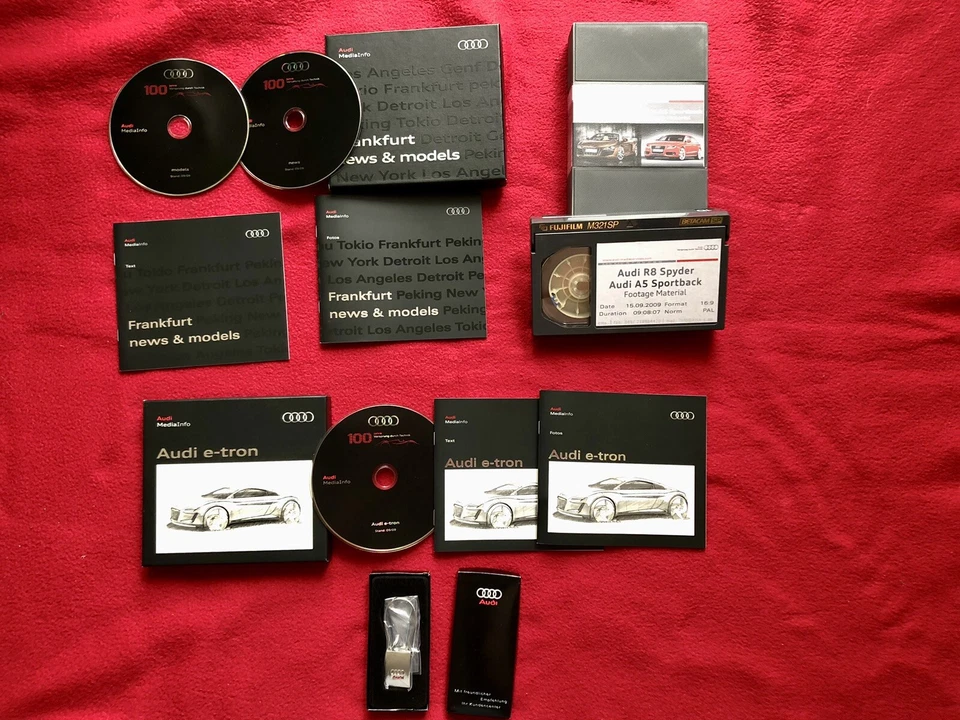 Audi e-tron R8 Spider A5 Sportback Werbung DVD Video Frankfurt IAA Neu Schlüssel - Bild 1 von 1