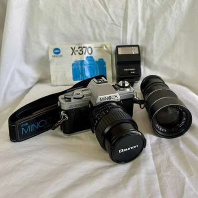 LOT MINOLTA X-370 CAMERA SLR 35mm FOCAL 1:4.5 TELEPHOTO LENS 200mm AUTO FLASH - Image 1 of 4