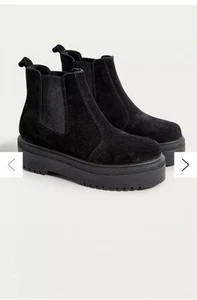UO Brody Black Suede Platform Chelsea Boots Features stretch elastic panels - Picture 1 of 6