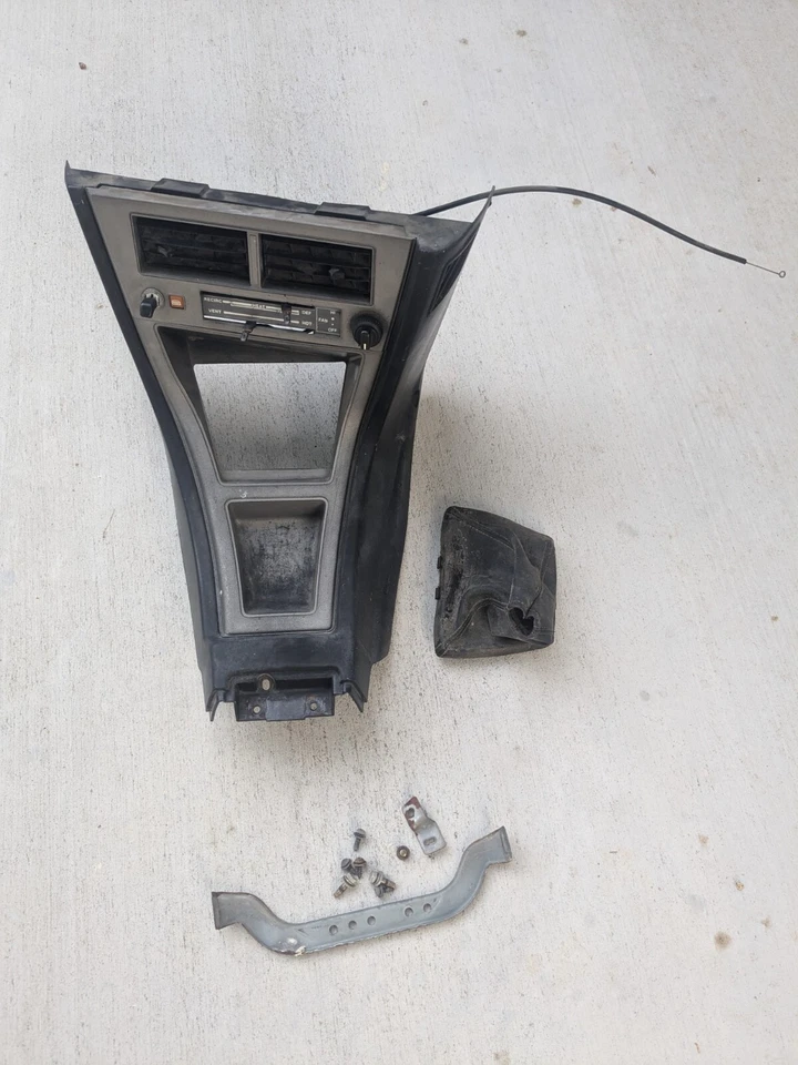 Toyota Corolla 1977 consola central moldura de palanca de cambios 58822-12170 LH Foto 1 de 4