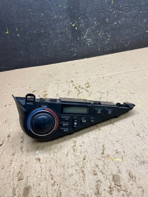 2012年至2014年丰田普锐斯C空调加热器气候控制单元开关U5707 DG — 第 1/4 张图片