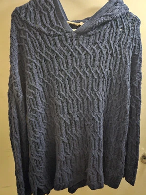 Sudadera con capucha tejida con cable azul Soft Surroundings mediana Foto 1 de 4