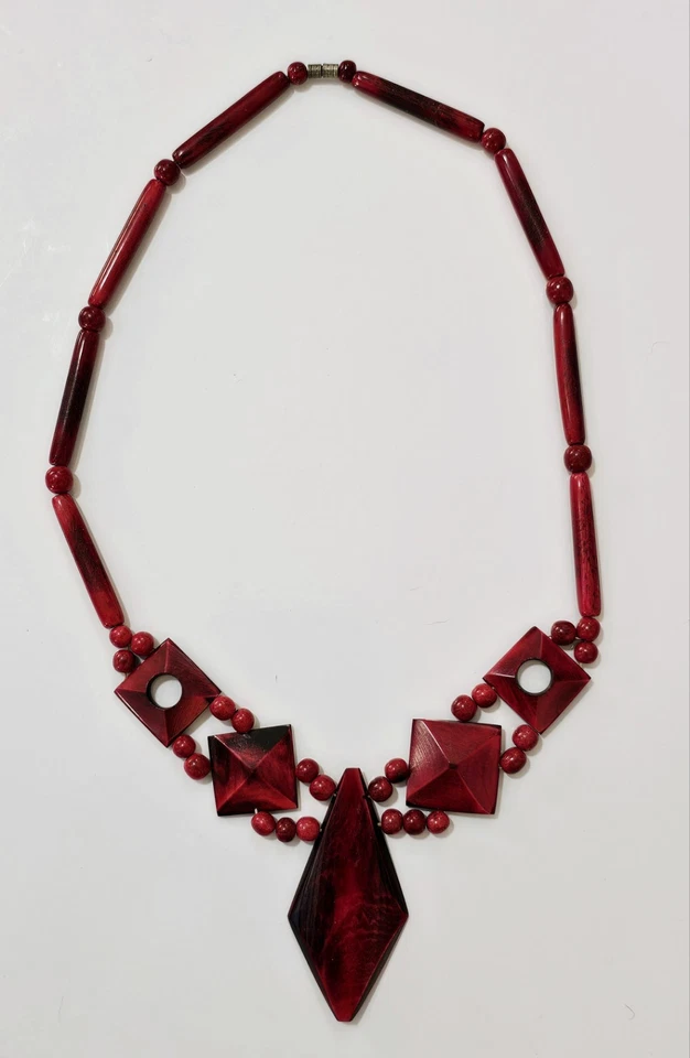 Colar pingente vintage vermelho cereja art déco - Imagem 1 de 4