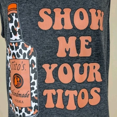 Camiseta Show Me Your Titos Sin Mangas Mujer Gris Medio Leopardo Botella Promo Foto 1 de 4
