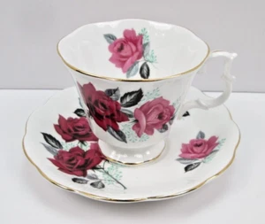 Taza de té y platillo de porcelana fina Royal Albert rosas rojas y rosadas vintage 1950 - Imagen 1 de 19