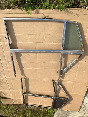 Rolls Royce Bentley LWB RH Rear Window Frame & Small Glass from 1977 - Image 1 of 4