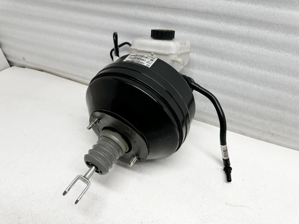 P40847 2012-2016 BMW 3 Series Brake Booster with Master Cylinder F30 0204794808 - Image 1 of 4