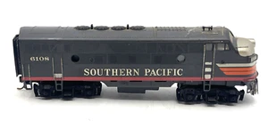 Stewart Kato HO Scale F3 Phase II Low Fans 6108 Southern Pacific Black Widow - Picture 1 of 11