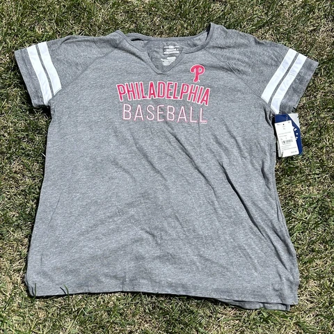 Philadelphia Phillies MLB Genuine Merchandise Women’s XL Short Sleeve V-neck T Cover