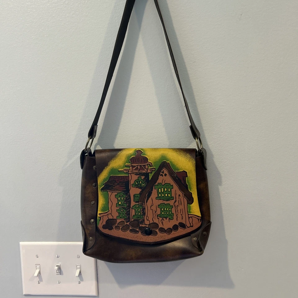 Cartera vintage con escena de cabaña Foto 1 de 4