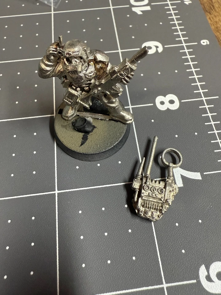 Warhammer 40k Astra Militarum Imperial Guard Cadian Vox Trooper METAL - Image 1 of 1