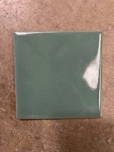 Remodelación de pared de cerámica 3 7/8"" x 3 7/8"" verde laurel c#557 PIEZA DE MUESTRA - Imagen 1 de 1