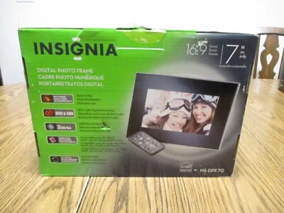 Insignia NS-DPF7 7" Digital Picture Frame - Image 1 of 4