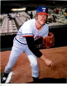 STEVE HARGAN UNSIGNED TEXAS RANGERS 8X10 PHOTO #1 - Picture 1 of 1