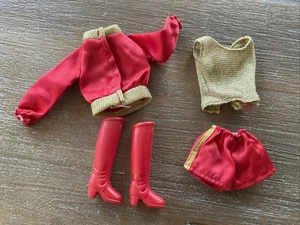 Vintage 1977 Hasbro Charlie's Angels HTF Fashion VGC GOLDEN SPORT RED SHORTS - Picture 1 of 10
