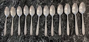 12 ovale Suppen-/Dessertlöffel 7 3/8" Oneida Community GROSVENOR versilbert 1921 - Bild 1 von 2