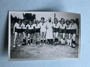 ancienne photo équipe sport de fille foot rugby Allemagne c.1920 - Imagen 1 de 2