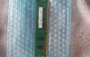 • SAMSUNG M393B5773CH0-YH9 2GB PC3L 10600R 1RX8 DIMM - Picture 1 of 2