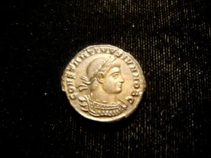 CONSTANTINE II, as Caesar. 317-337 AD. NUMMUS. Siscia. GLORIA EXERCITUS. - Picture 1 of 2