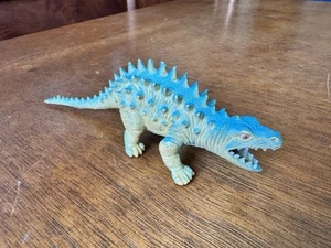 Figura de plástico duro juguete dinosaurio Hong Kong vintage 6" verde amarillo - Imagen 1 de 3